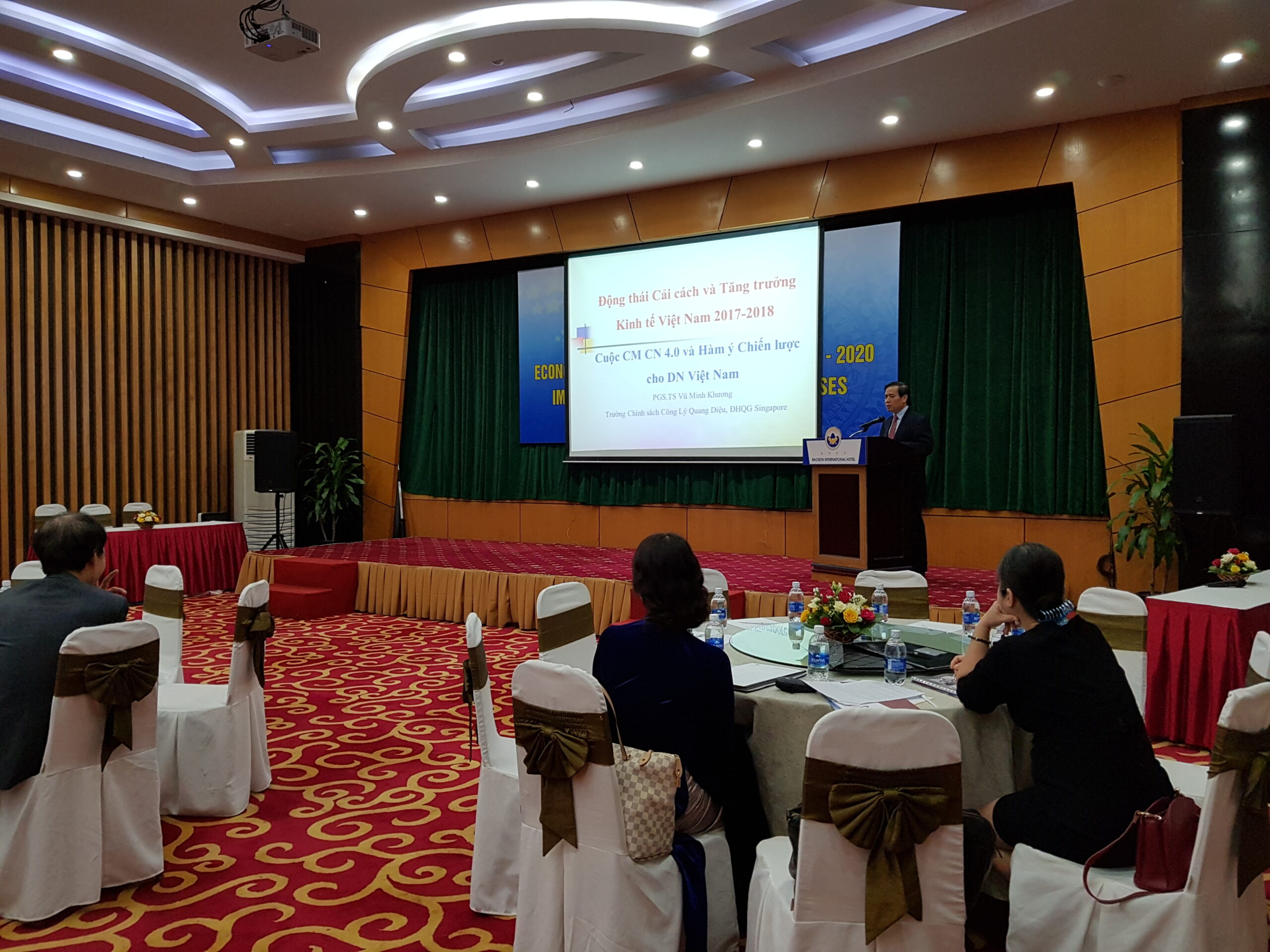 vietstar hoi nghi khach hang