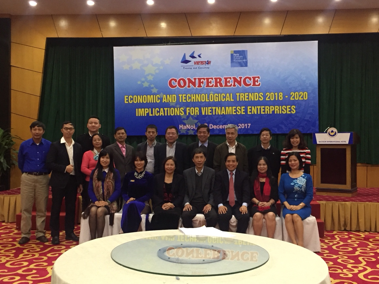 vietstar hoi nghi khach hang